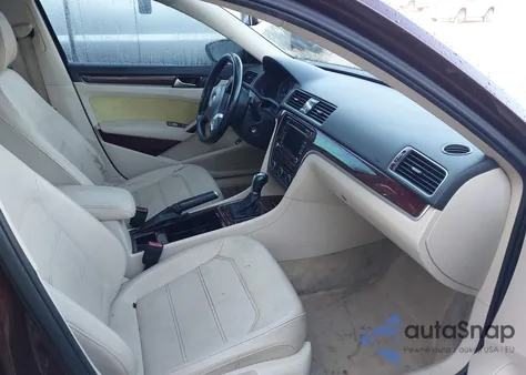 2012 Volkswagen Passat 2.5L Se z USA, uszkodzony, nr VIN 1VWBH7A39CC048180